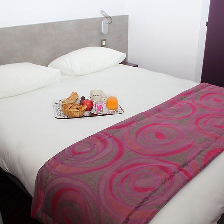 Brit Hotel Les Evens Saint-Saturnin  Dış mekan fotoğraf