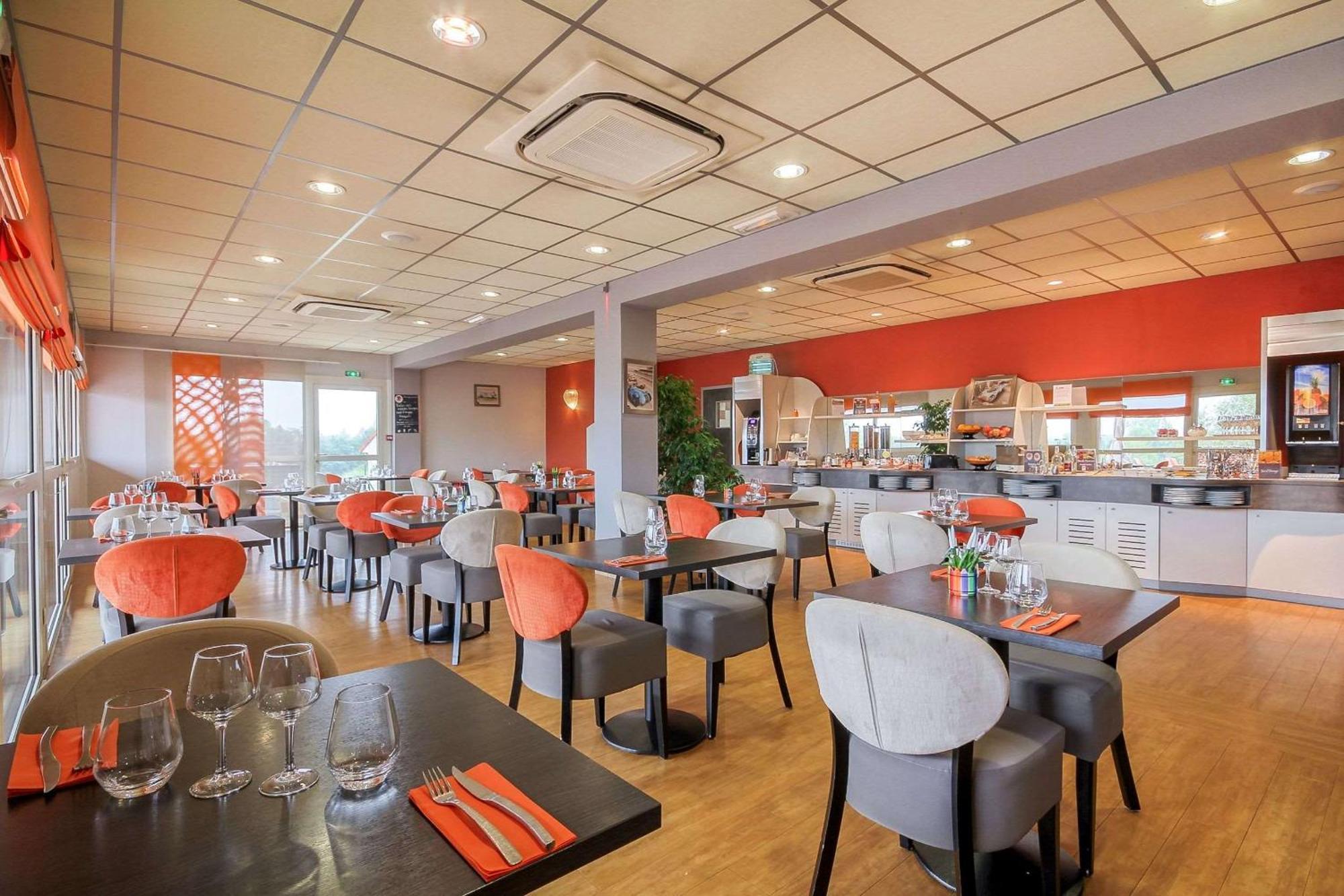 Brit Hotel Les Evens Saint-Saturnin  Dış mekan fotoğraf