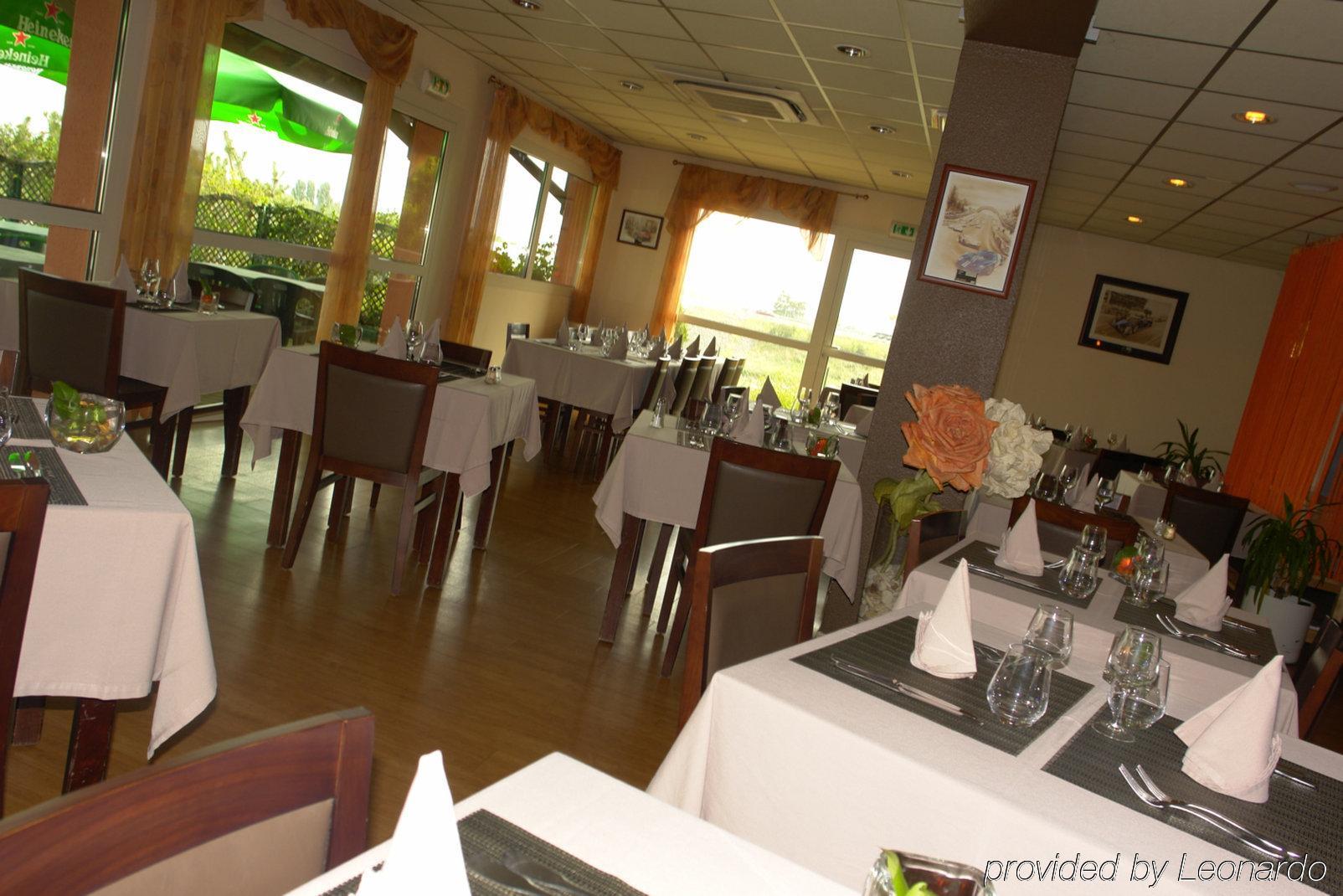Brit Hotel Les Evens Saint-Saturnin  Restoran fotoğraf