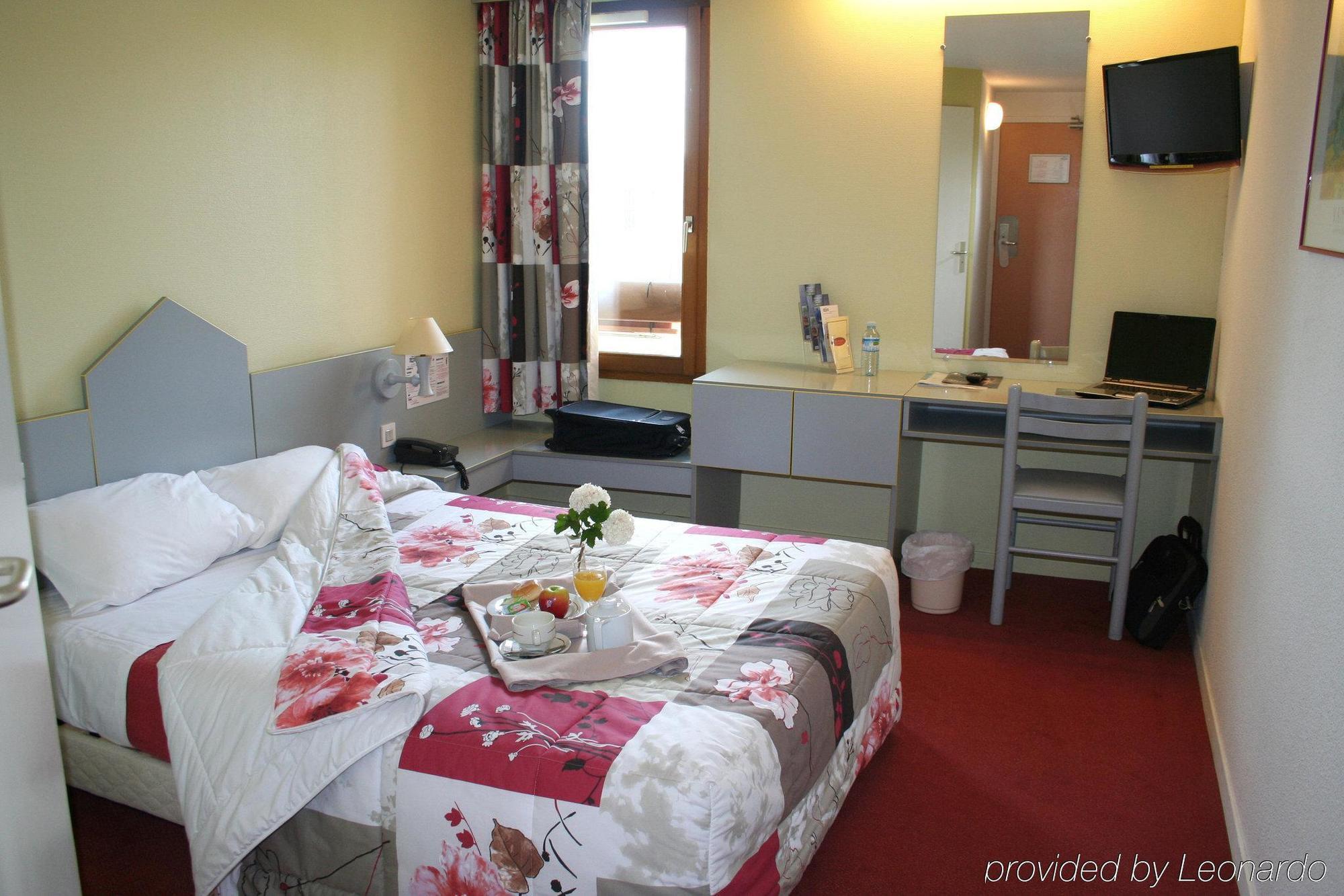 Brit Hotel Les Evens Saint-Saturnin  Oda fotoğraf