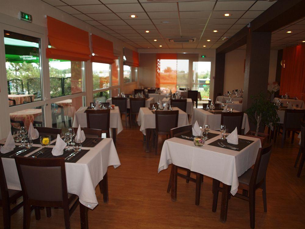 Brit Hotel Les Evens Saint-Saturnin  Dış mekan fotoğraf