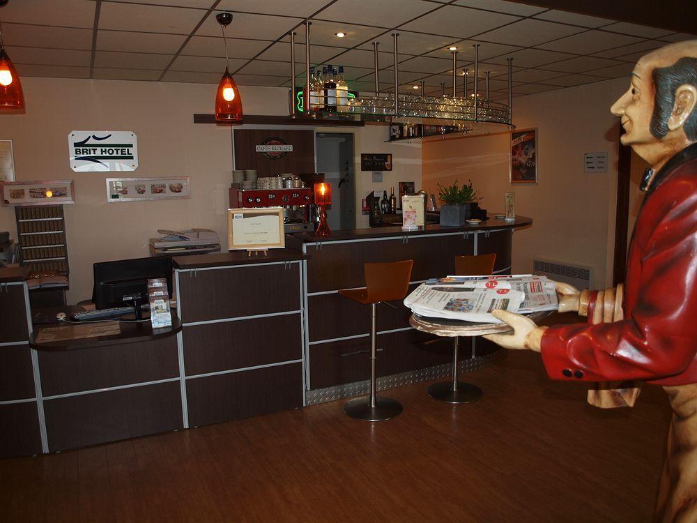 Brit Hotel Les Evens Saint-Saturnin  Dış mekan fotoğraf