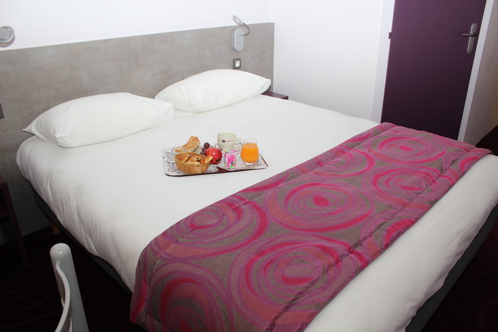 Brit Hotel Les Evens Saint-Saturnin  Dış mekan fotoğraf