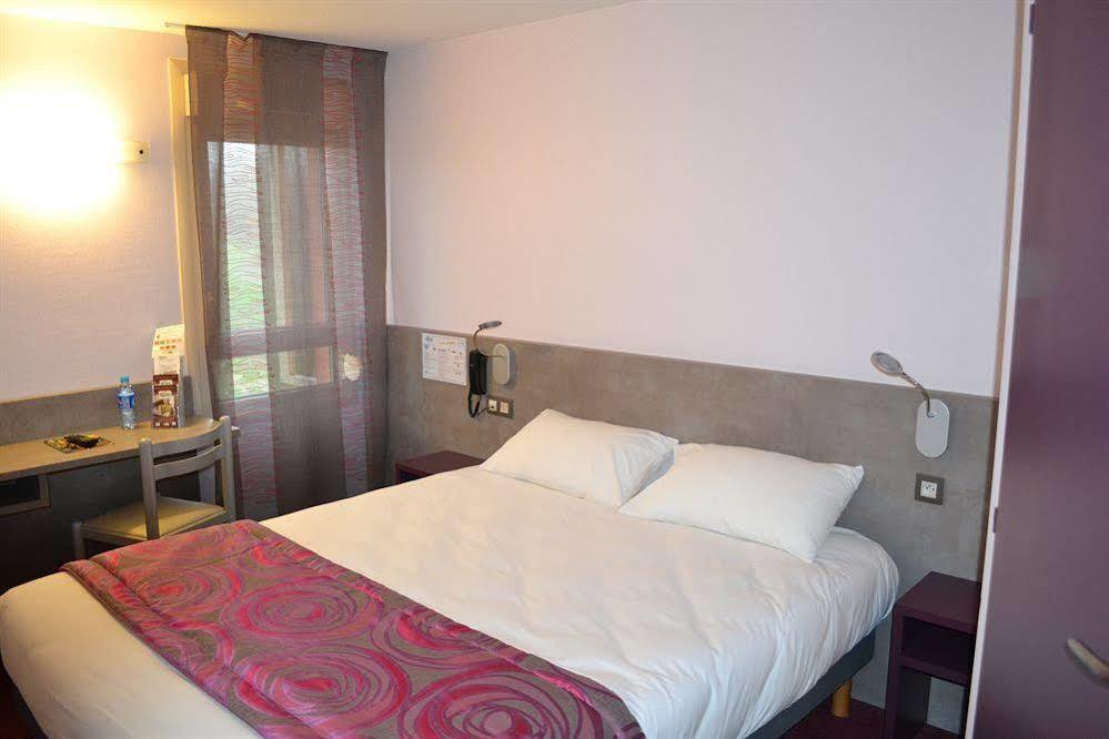 Brit Hotel Les Evens Saint-Saturnin  Dış mekan fotoğraf